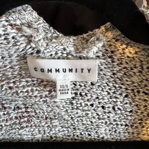 Cute loose vest. Long, reaches almost knees and I m 5 ft 7 in size XS/S